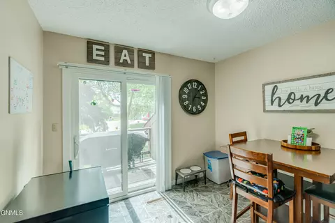 2865 Warwick Loop, Bismarck, ND 58504 photo 9
