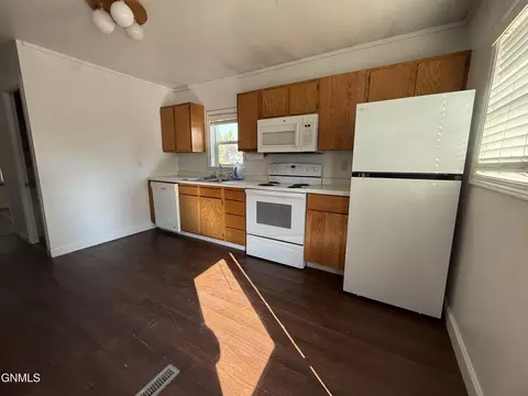 2020 University Ave, Williston, ND 58801 photo 5