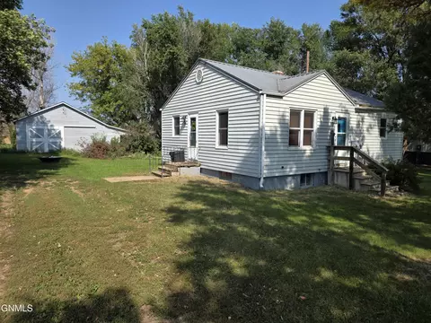 324 2nd Ave W, Flasher, ND 58535 photo 2