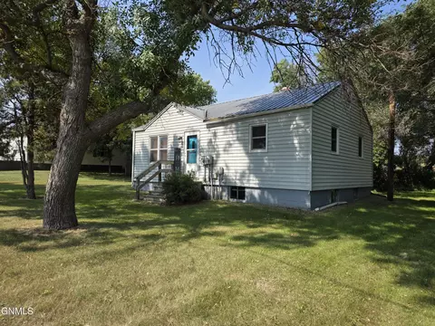 324 2nd Ave W, Flasher, ND 58535