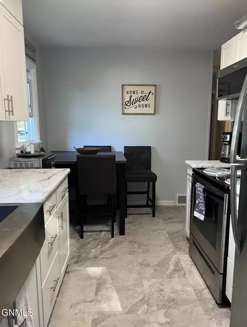 324 2nd Ave W, Flasher, ND 58535 photo 5