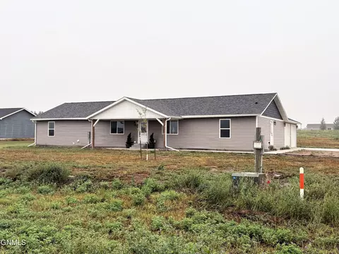5476 Matthew Ave, Williston, ND 58801