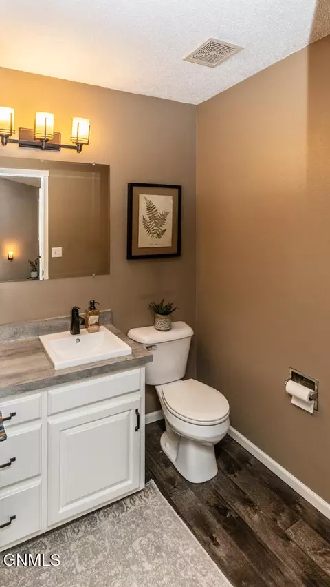 Bath - 609 Huron Dr, Bismarck, ND 58503 photo 3 of 4