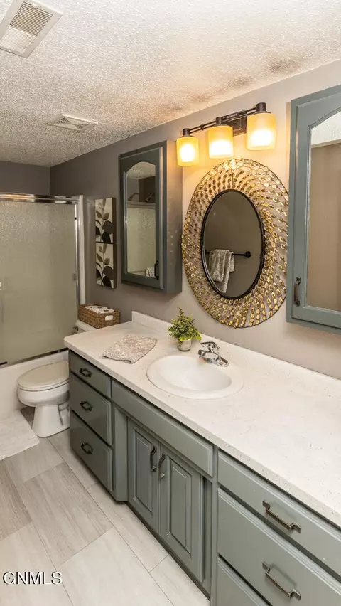 Bath - 609 Huron Dr, Bismarck, ND 58503 photo 4 of 4