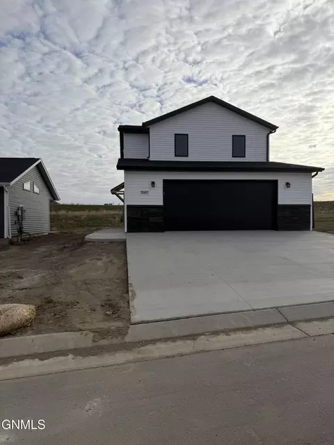7007 Butler Cir, Lincoln, ND 58504