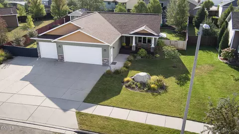 3020 Percheron Dr SE, Mandan, ND 58554
