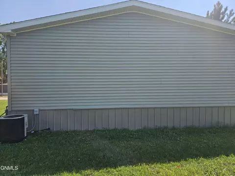 2600 University Ave, Williston, ND 58801 photo 4