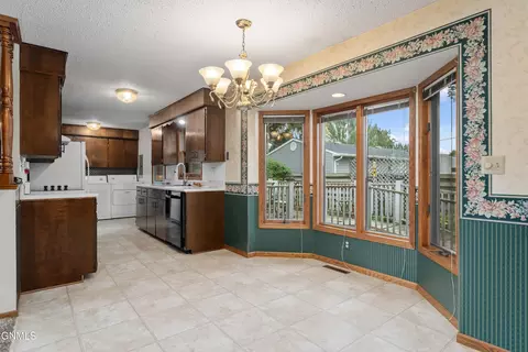 411 Turnpike Ave E, Bismarck, ND 58501 photo 6