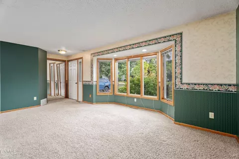 411 Turnpike Ave E, Bismarck, ND 58501 photo 3