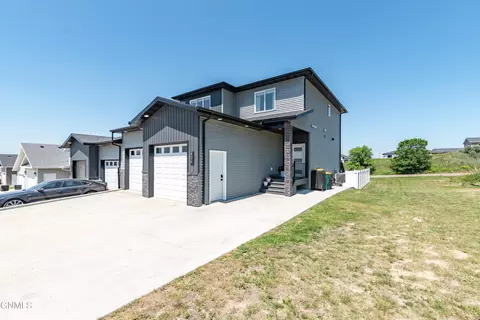 404 Lena Ct SE, Mandan, ND 58554