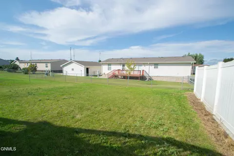 1730 Calgary Loop, Bismarck, ND 58503 photo 34