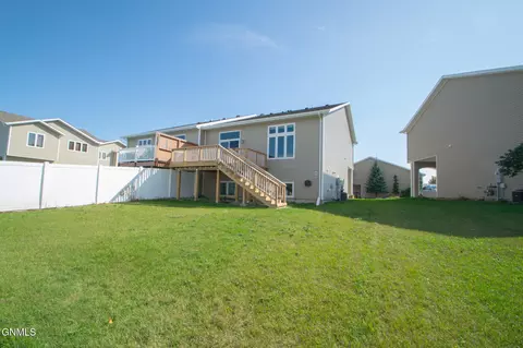 1730 Calgary Loop, Bismarck, ND 58503 photo 35