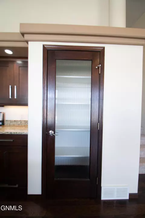 1730 Calgary Loop, Bismarck, ND 58503 photo 11