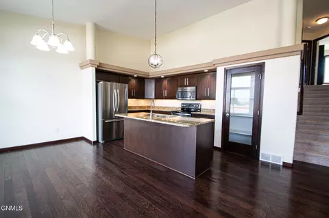 1730 Calgary Loop, Bismarck, ND 58503 photo 9