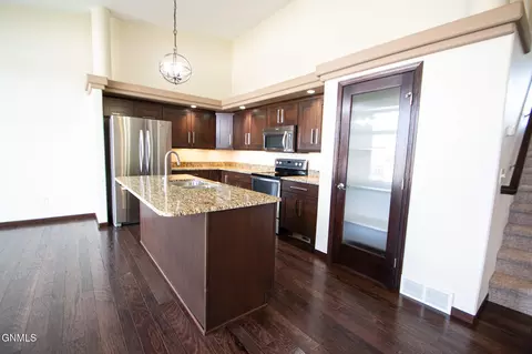 1730 Calgary Loop, Bismarck, ND 58503 photo 10