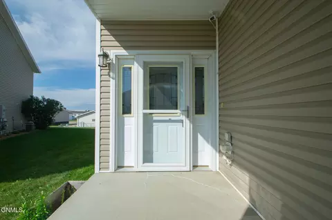1730 Calgary Loop, Bismarck, ND 58503 photo 4