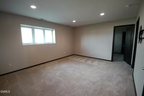 1730 Calgary Loop, Bismarck, ND 58503 photo 30
