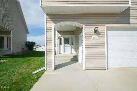 1730 Calgary Loop, Bismarck, ND 58503 photo 3