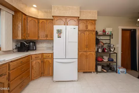 1139 2nd Ave E, Dickinson, ND 58601 photo 13