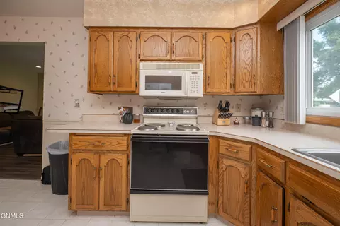 1139 2nd Ave E, Dickinson, ND 58601 photo 11