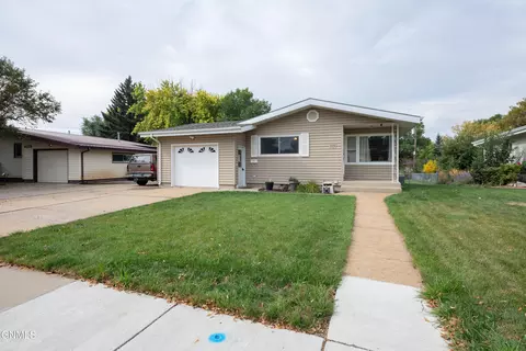 1139 2nd Ave E, Dickinson, ND 58601