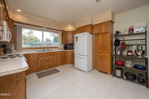 1139 2nd Ave E, Dickinson, ND 58601 photo 8