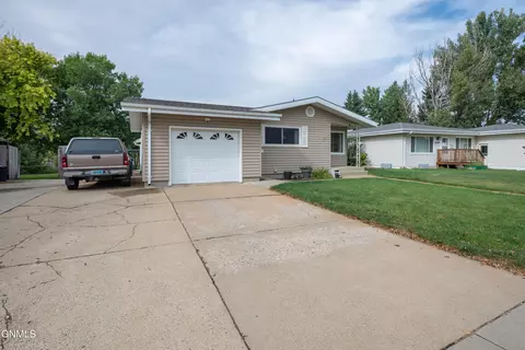 1139 2nd Ave E, Dickinson, ND 58601 photo 3