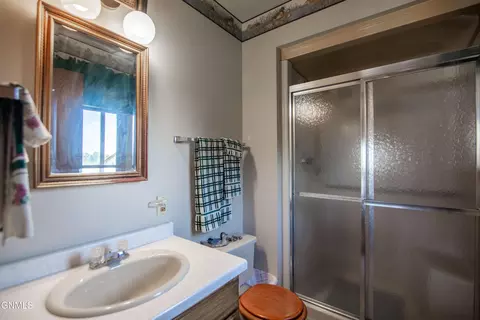 Bath - 401 Montana Ave, Mott, ND 58646 photo 1 of 5