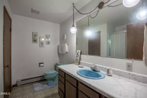 Bath - 401 Montana Ave, Mott, ND 58646 photo 4 of 5