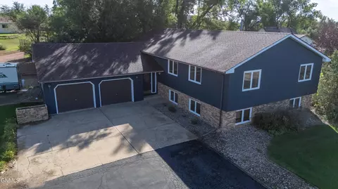 401 Montana Ave, Mott, ND 58646