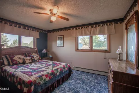 Bedroom - 401 Montana Ave, Mott, ND 58646 photo 5 of 6