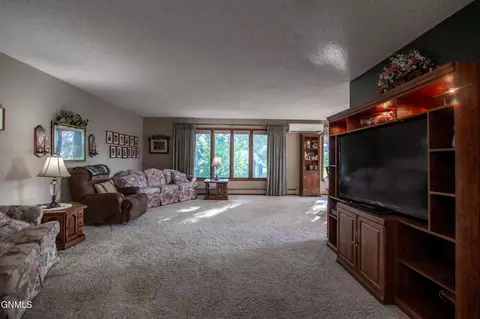 Living - 401 Montana Ave, Mott, ND 58646 photo 1 of 2
