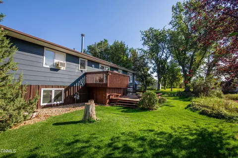 Exterior - 401 Montana Ave, Mott, ND 58646 photo 5 of 9