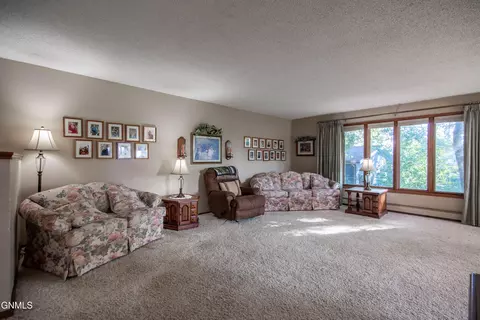 Living - 401 Montana Ave, Mott, ND 58646 photo 2 of 2