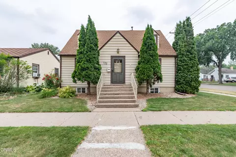 722 N 17th St, Bismarck, ND 58501