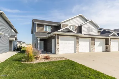 3533 Meridian Dr, Bismarck, ND 58504