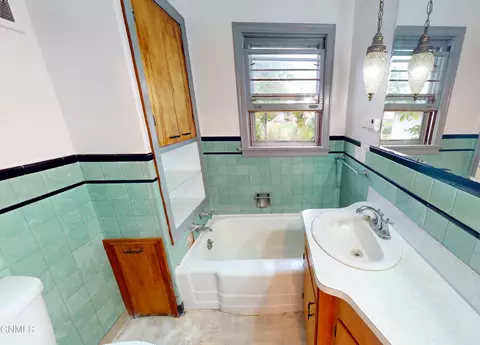 Bath - 315 2nd St E, Napoleon, ND 58561 photo 1 of 1