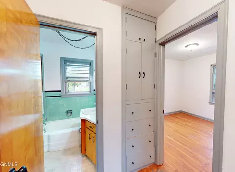 Entry Way - 315 2nd St E, Napoleon, ND 58561 photo 1 of 1