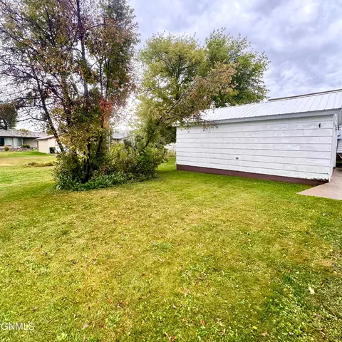 Exterior - 315 2nd St E, Napoleon, ND 58561 photo 2 of 3