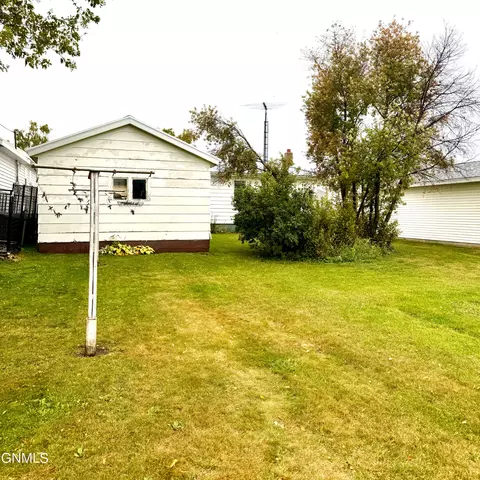 Exterior - 315 2nd St E, Napoleon, ND 58561 photo 3 of 3