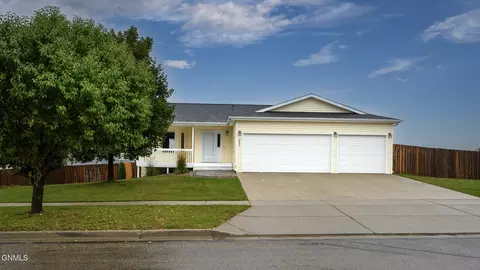 3201 Roosevelt Dr, Bismarck, ND 58503