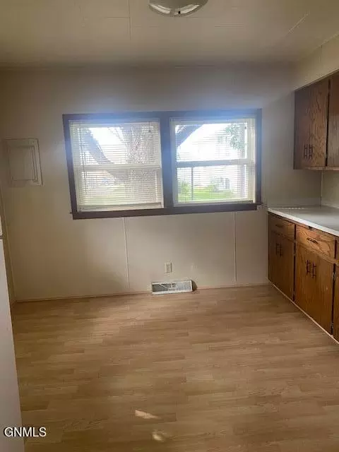 227 10th Ave E, Dickinson, ND 58601 photo 8