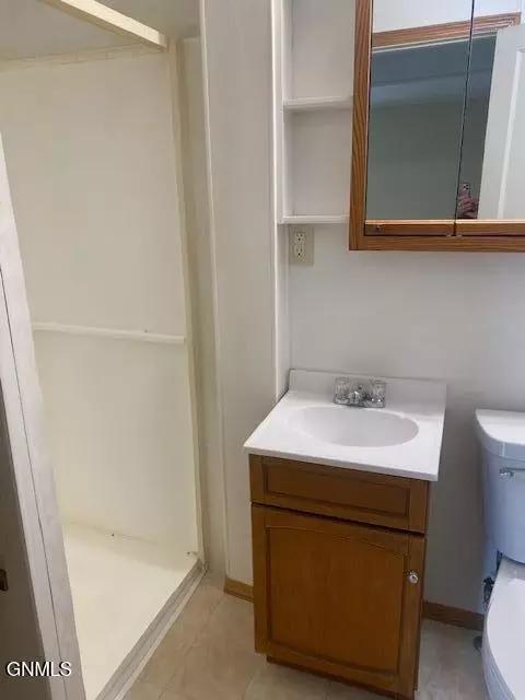 227 10th Ave E, Dickinson, ND 58601 photo 15