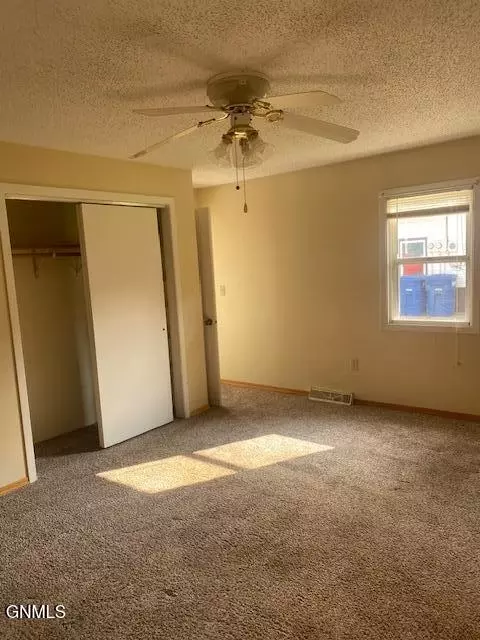 227 10th Ave E, Dickinson, ND 58601 photo 19