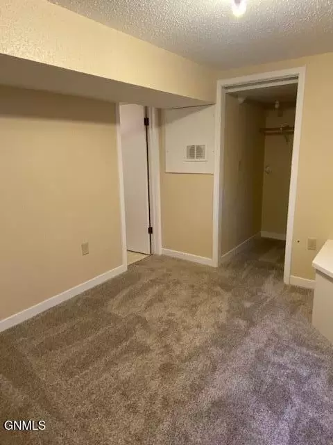 227 10th Ave E, Dickinson, ND 58601 photo 24