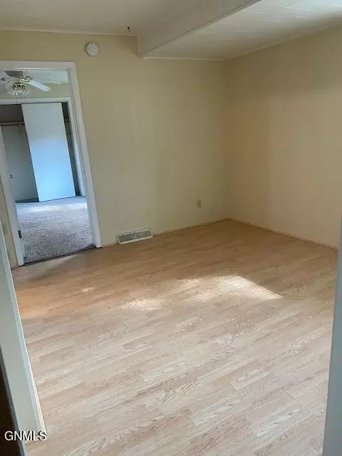 227 10th Ave E, Dickinson, ND 58601 photo 13