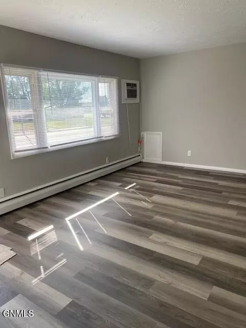227 10th Ave E, Dickinson, ND 58601 photo 37