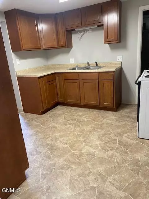 227 10th Ave E, Dickinson, ND 58601 photo 34