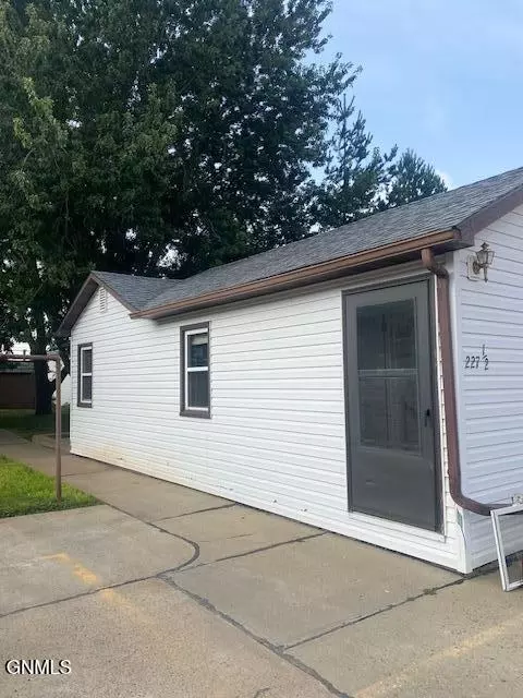 227 10th Ave E, Dickinson, ND 58601 photo 5