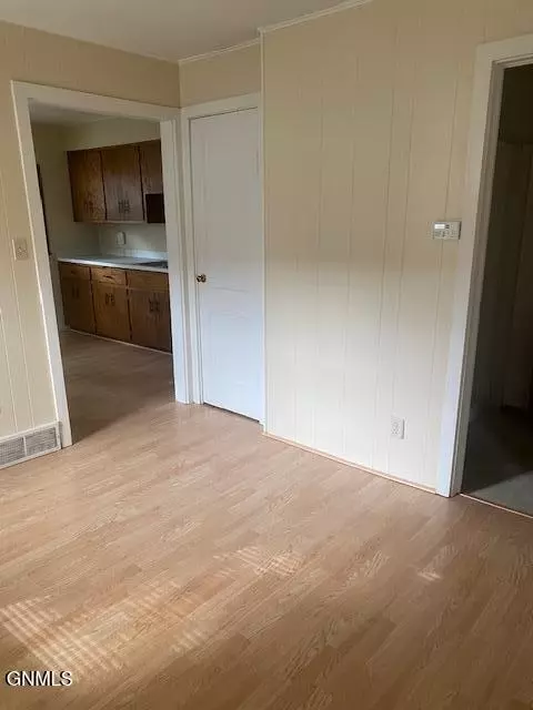 227 10th Ave E, Dickinson, ND 58601 photo 7